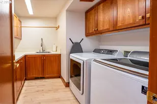 1858 Fircrest Dr, Eugene, OR 97403 - Photo 17