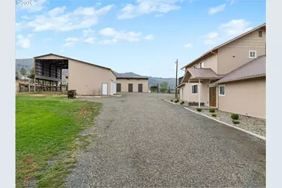 1405 17th St, Baker City, OR 97814 - Photo 3