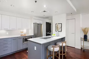 1310 NW Naito Parkway, Portland, OR 97209 - Photo 9