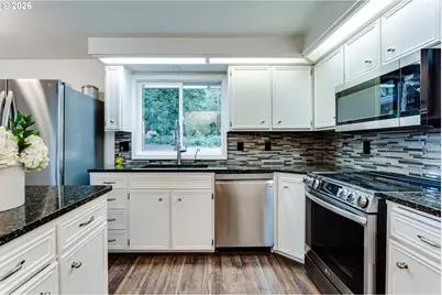 26718 Cantrell Rd, Eugene, OR 97402 - Photo 11