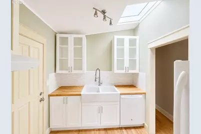 7724 N Edison St, Portland, OR 97203 - Photo 9