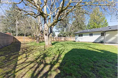 8930 SE Crystal Springs Blvd, Portland, OR 97266 - Photo 29