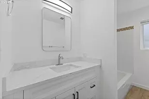 8930 SE Crystal Springs Blvd, Portland, OR 97266 - Photo 11