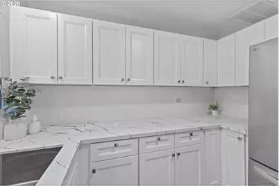 8930 SE Crystal Springs Blvd, Portland, OR 97266 - Photo 9