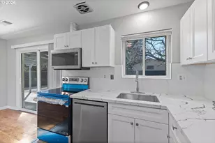 8930 SE Crystal Springs Blvd, Portland, OR 97266 - Photo 3