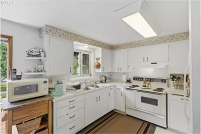 925 Oakway Dr, Coos Bay, OR 97420 - Photo 15