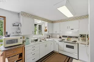 925 Oakway Dr, Coos Bay, OR 97420 - Photo 15