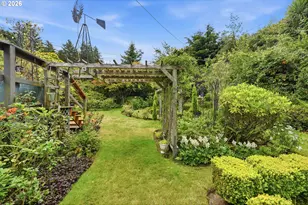 925 Oakway Dr, Coos Bay, OR 97420 - Photo 47