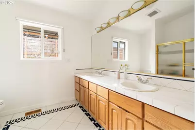 7323 SW 24th Ave, Portland, OR 97219 - Photo 23