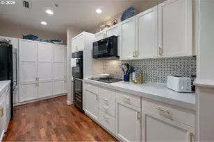 750 NW Westover Square, Portland, OR 97210 - Photo 23