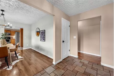 8121 NW Fruit Valley Rd, Vancouver, WA 98665 - Photo 11