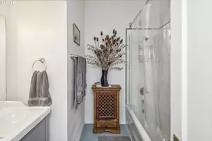 2204 NE 7th Ave, Portland, OR 97212 - Photo 15