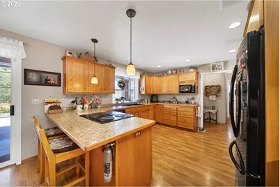 200 SE Crestview Ln, Madras, OR 97741 - Photo 9