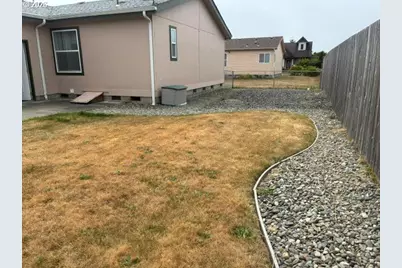 926 Fulton Ave, Coos Bay, OR 97420 - Photo 25