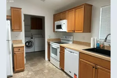 926 Fulton Ave, Coos Bay, OR 97420 - Photo 9