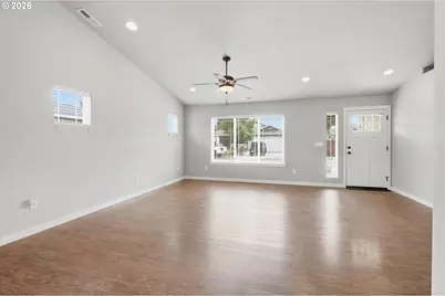 7410 Desert View Dr, White City, OR 97503 - Photo 5