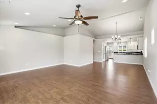 7410 Desert View Dr, White City, OR 97503 - Photo 7