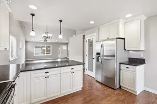 7410 Desert View Dr, White City, OR 97503 - Photo 11