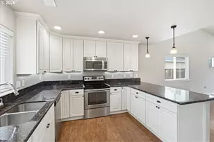 7410 Desert View Dr, White City, OR 97503 - Photo 9