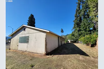 47785 Chubb Ct, Oakridge, OR 97463 - Photo 5