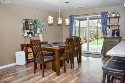 1723 Westwood Dr, Medford, OR 97501 - Photo 9