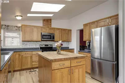 655 NE Burnett Rd #9, McMinnville, OR 97128 - Photo 7