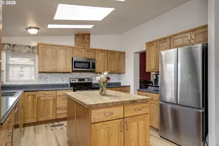 655 NE Burnett Rd, McMinnville, OR 97128 - Photo 7