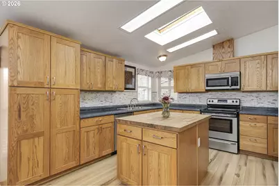 655 NE Burnett Rd #9, McMinnville, OR 97128 - Photo 5