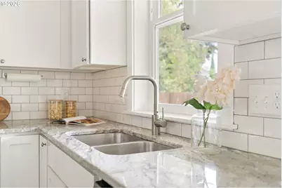 7936 N Wayland Ave, Portland, OR 97203 - Photo 21