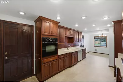 955 State St, North Bend, OR 97459 - Photo 5