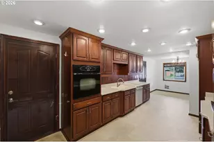 955 State St, North Bend, OR 97459 - Photo 5