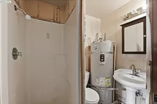 955 State St, North Bend, OR 97459 - Photo 23