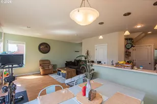 889 Kentucky Ave, Coos Bay, OR 97420 - Photo 15