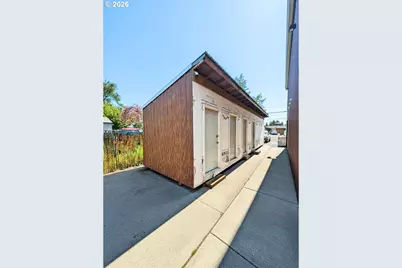 1601 E Main St, Cottage Grove, OR 97424 - Photo 5