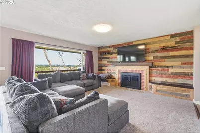 201 Carroll Rd, Kelso, WA 98626 - Photo 5