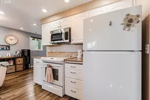 2093 W Hayes St, Woodburn, OR 97071 - Photo 17