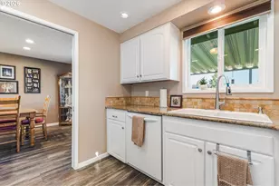 2093 W Hayes St, Woodburn, OR 97071 - Photo 15