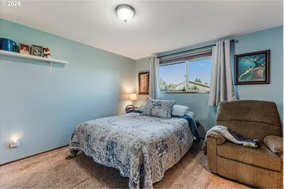 2093 W Hayes St, Woodburn, OR 97071 - Photo 27