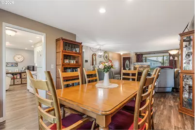 2093 W Hayes St, Woodburn, OR 97071 - Photo 13