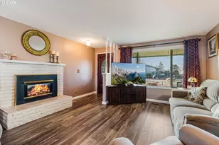 2093 W Hayes St, Woodburn, OR 97071 - Photo 7