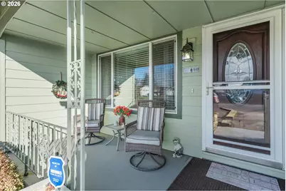 2093 W Hayes St, Woodburn, OR 97071 - Photo 5