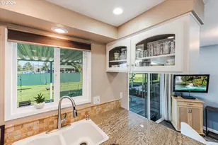 2093 W Hayes St, Woodburn, OR 97071 - Photo 19