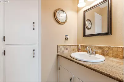 2093 W Hayes St, Woodburn, OR 97071 - Photo 31