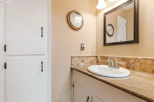 2093 W Hayes St, Woodburn, OR 97071 - Photo 31