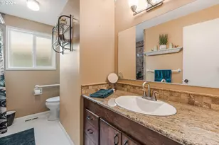 2093 W Hayes St, Woodburn, OR 97071 - Photo 35