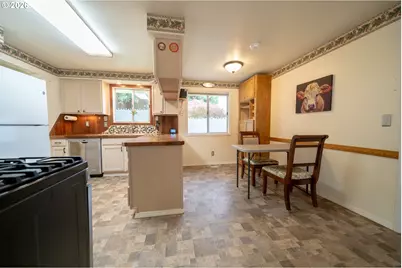6776 Rochester St NE, Salem, OR 97305 - Photo 13