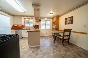 6776 Rochester St NE, Salem, OR 97305 - Photo 13