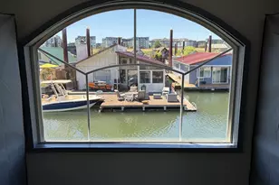 11612 N Island Cove Ln, Portland, OR 97217 - Photo 29