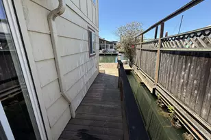 11612 N Island Cove Ln, Portland, OR 97217 - Photo 35