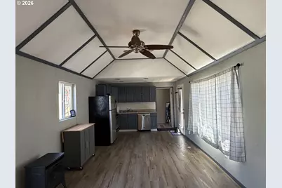 11612 N Island Cove Ln, Portland, OR 97217 - Photo 21